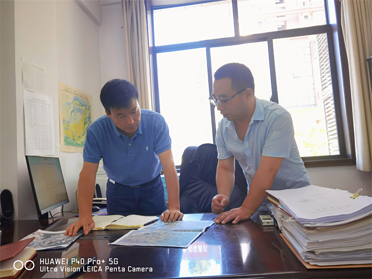 62aadbf00ab50.jpg 李穩(wěn)哲工作照.jpg