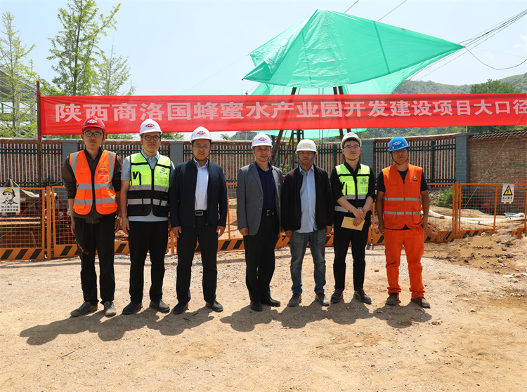 644b12dca86a4.jpg HG5B6105.jpg