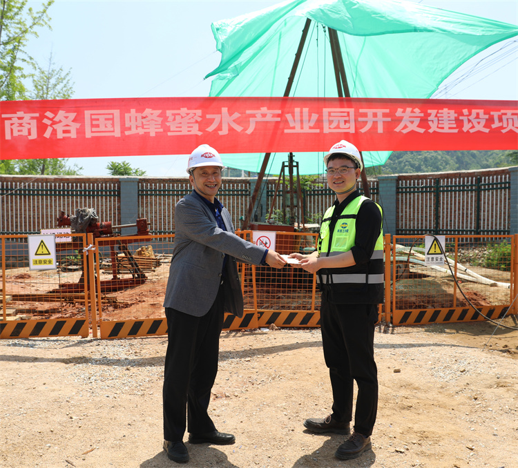 644b130aa7ef6.jpg HG5B6102.jpg